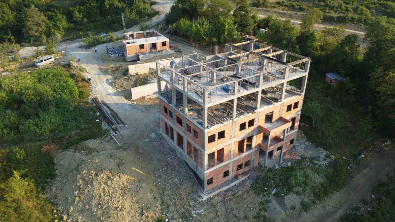 Sinop’un Türkeli ilçesinde Tümerkan Mahallesi Topyeri mevkiinde yapımı süren Cami