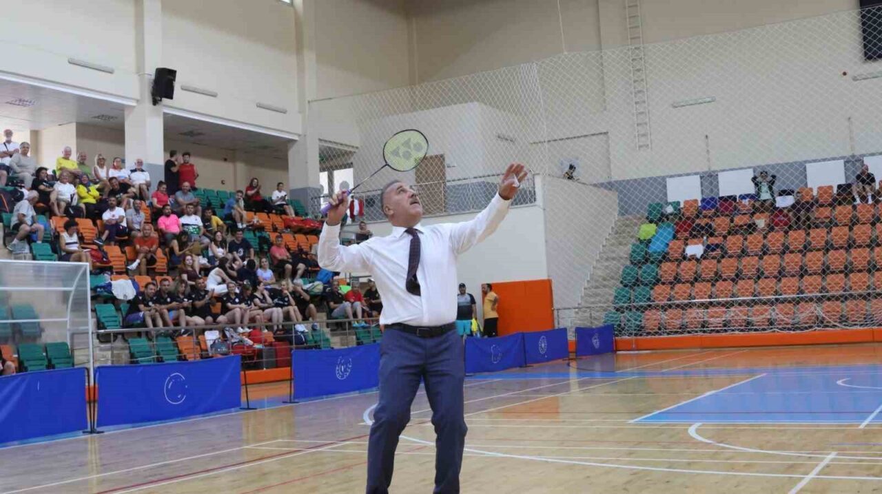 Aydın’ın Kuşadası ilçesinde düzenlenen Badminton Veteranlar Türkiye Şampiyonası’nda bir araya