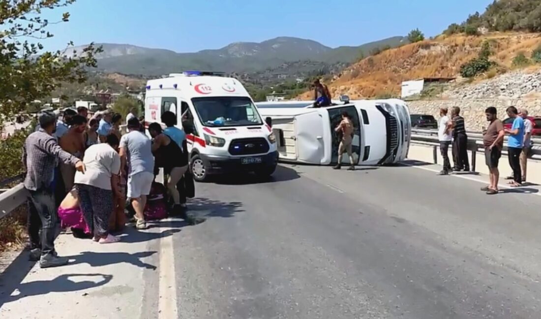 Aydın’ın Söke ilçesinde turistleri taşıyan tur midibüsünün devrilmesi sonucu meydana
