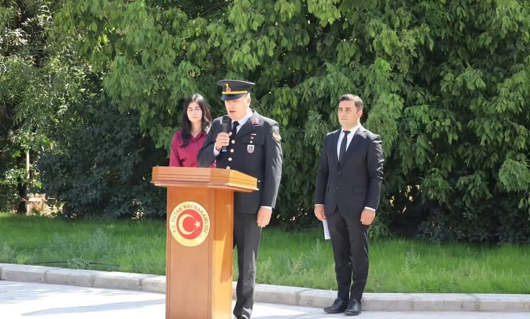 Ağrı’nın Tutak ilçesinde 30 Ağustos Zafer Bayramı düzenlenen törenle kutlandı.