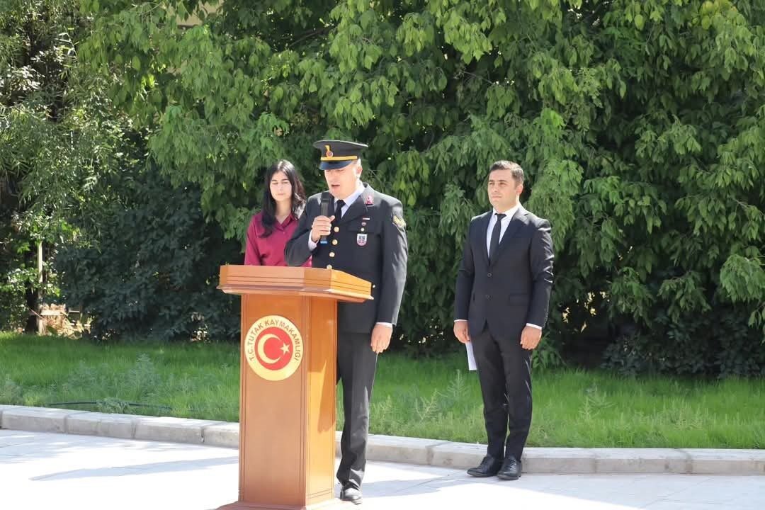 Ağrı’nın Tutak ilçesinde 30 Ağustos Zafer Bayramı düzenlenen törenle kutlandı.