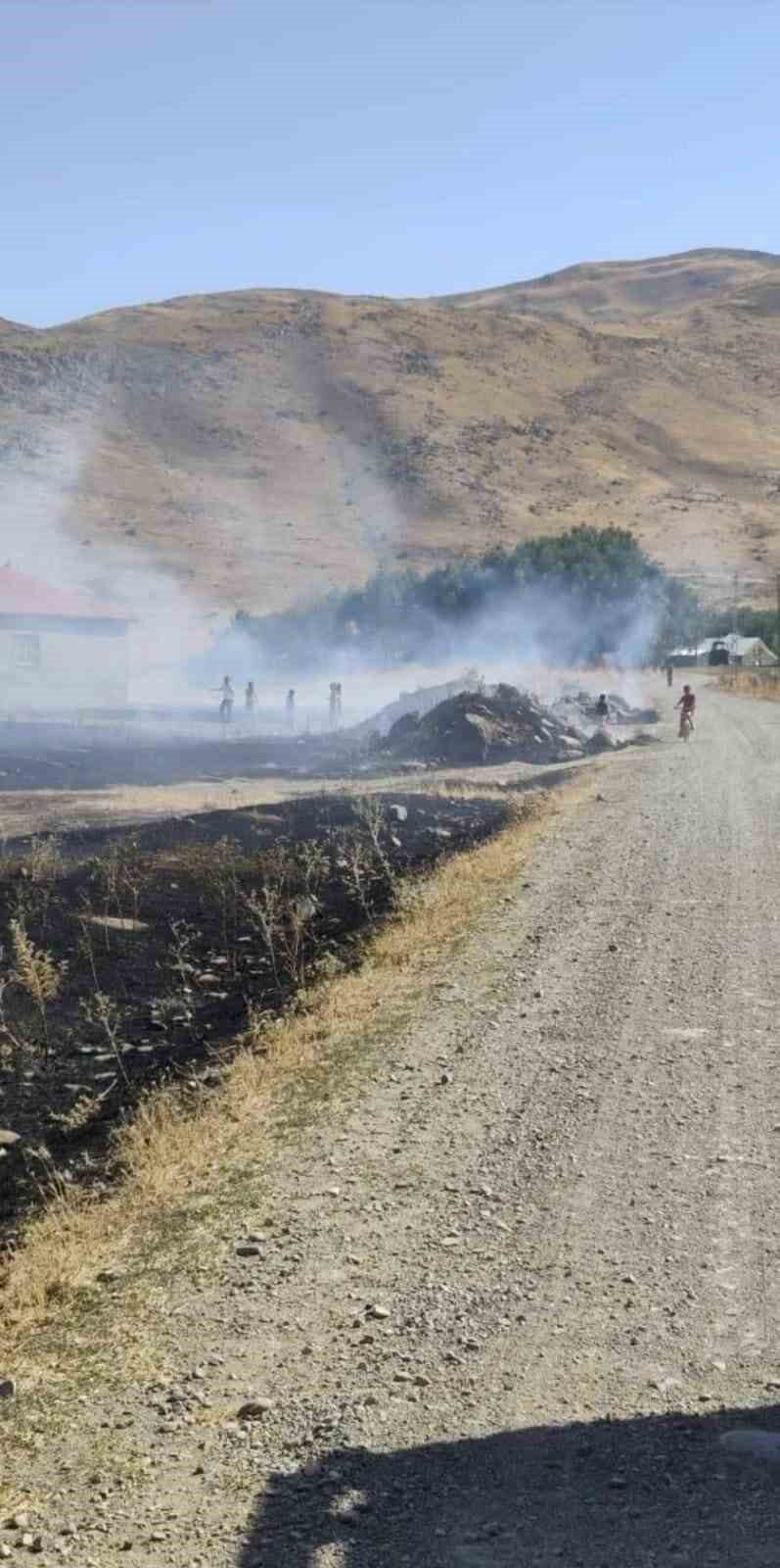 Ağrı’nın Tutak ilçesi sınırlarında meydana gelen mera yangını, hem büyük