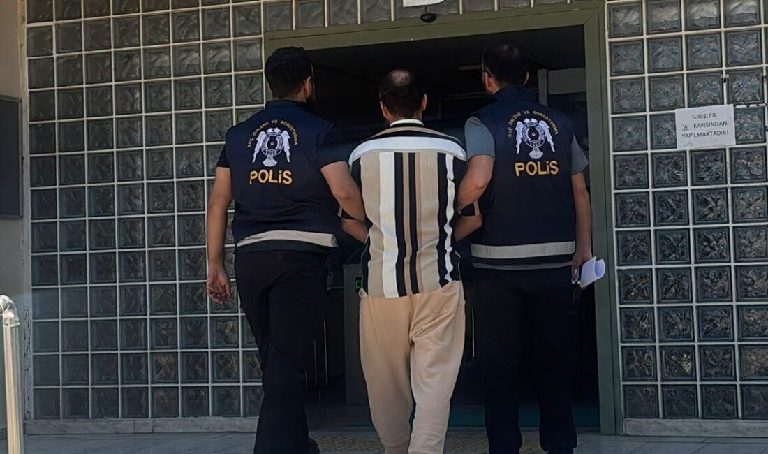 Aydın’ın Efeler ilçesinde üç ayrı suçtan aranan şahıs, motosiklet ile