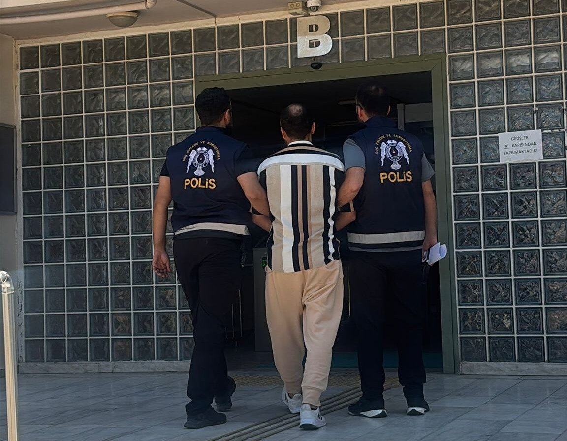 Aydın’ın Efeler ilçesinde üç ayrı suçtan aranan şahıs, motosiklet ile