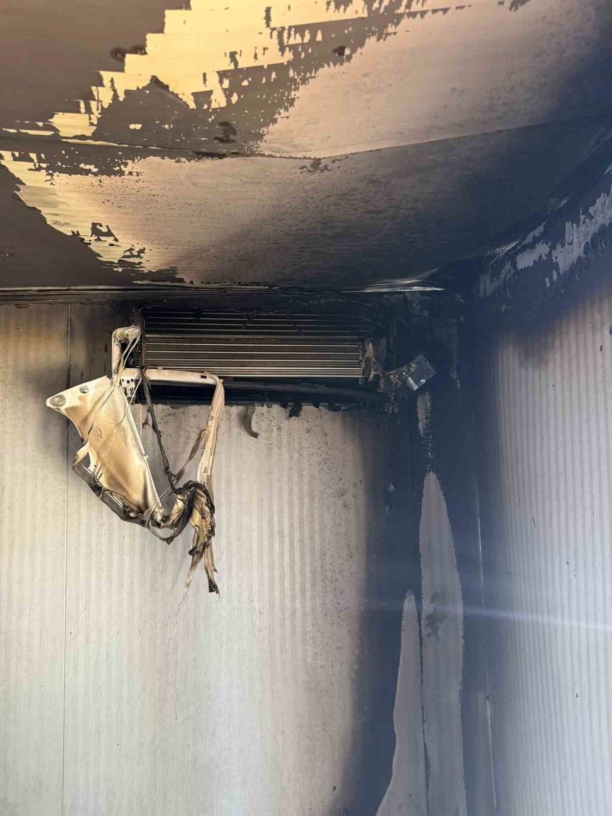 Adıyaman’da üç gün boyunca açık bırakılan bir klima, konteynerde yangına