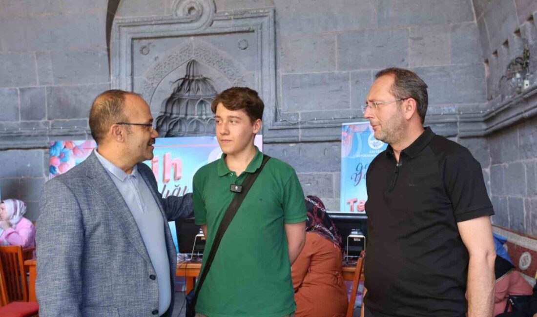 Kayseri Büyükşehir Belediyesi; YKS tercih sürecinde üniversite adaylarının yanında olmaya