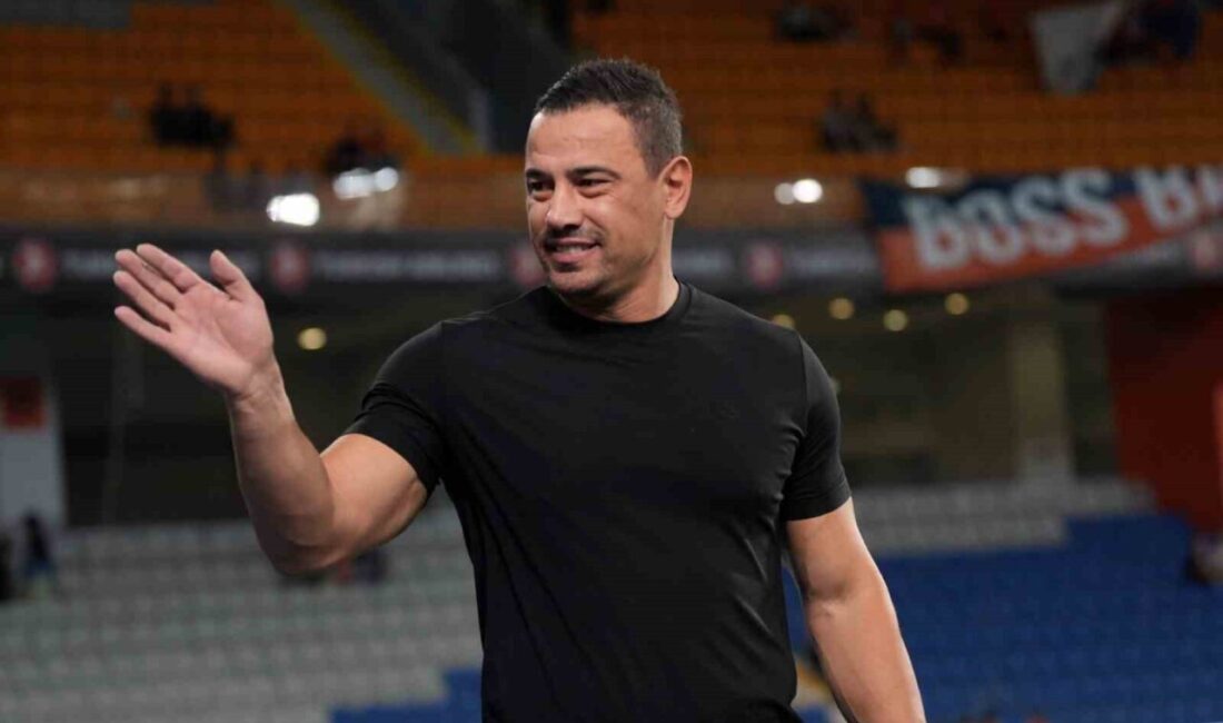 UEFA Konferans Ligi Play-Off Turu ilk maçında Başakşehir, sahasında Rumen