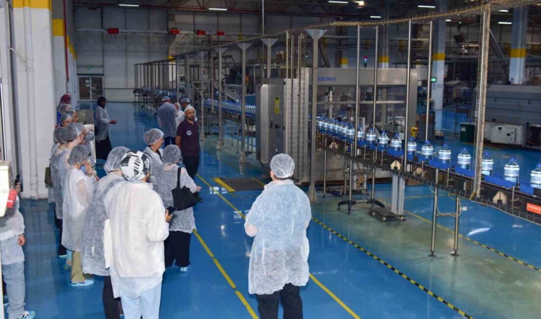 Bursa Büyükşehir Belediyesi tarafından düzenlenen ‘Gülümseyen Gençlik’ programı kapsamında Bursa