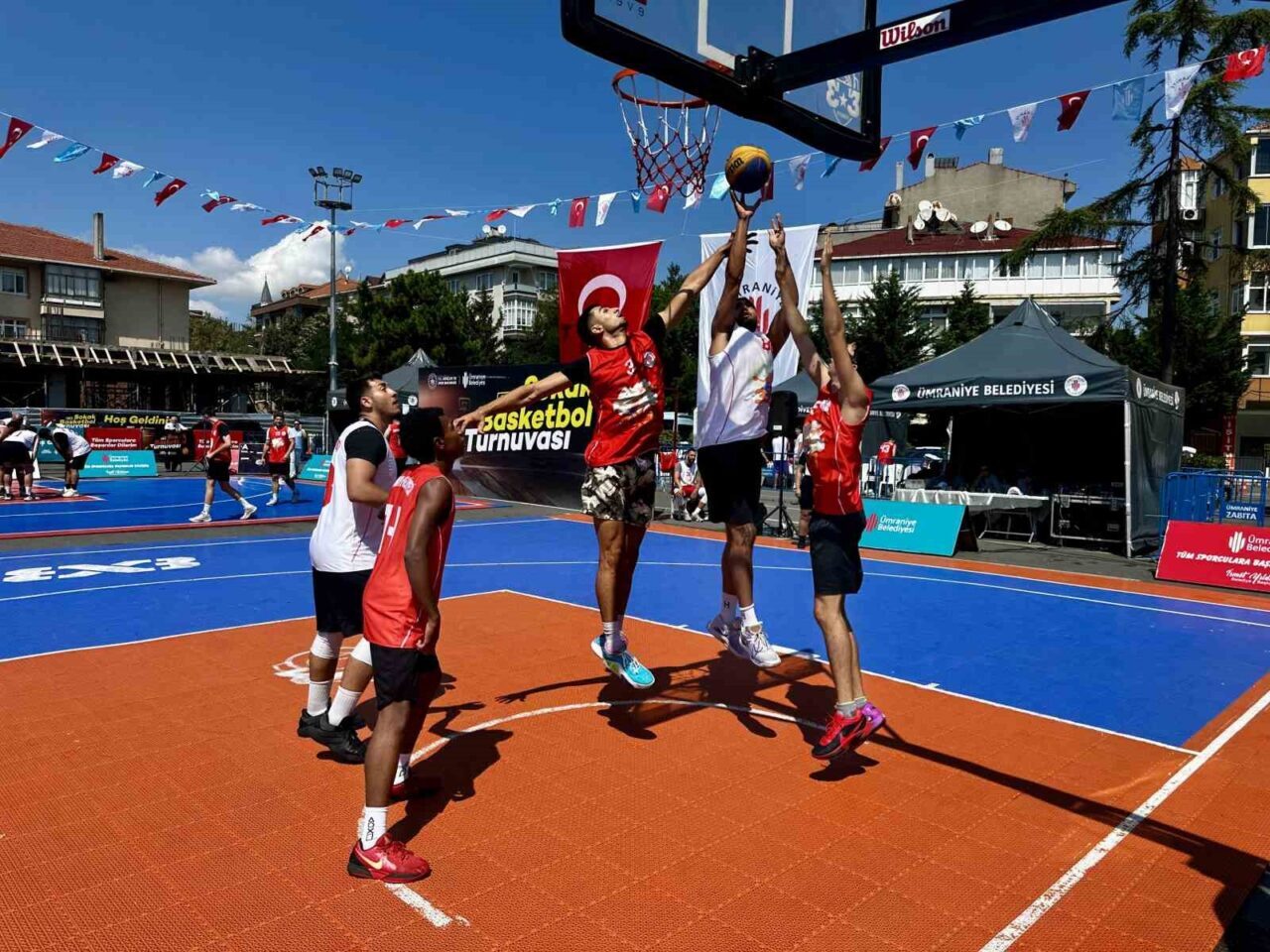 Ümraniye Belediyesi’nin ev sahipliğinde bu yıl 6.’sı düzenlenen 3×3 Basketbol