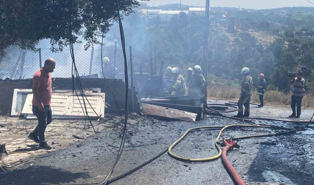 Ümraniye’de bir evin kömürlüğünde henüz bilinmeyen bir nedenle yangın çıktı.