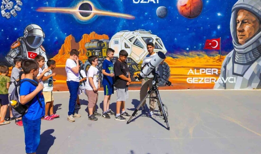 Ümraniye Belediyesi tarafından düzenlenen Yaz Kur’an Kursuna katılan öğrenciler, eğitimlerini