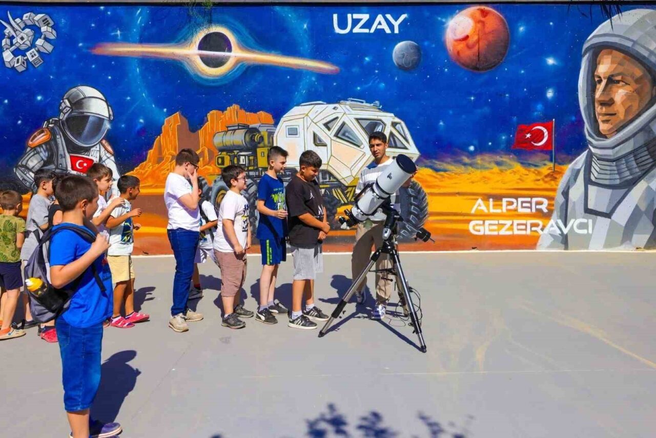 Ümraniye Belediyesi tarafından düzenlenen Yaz Kur’an Kursuna katılan öğrenciler, eğitimlerini