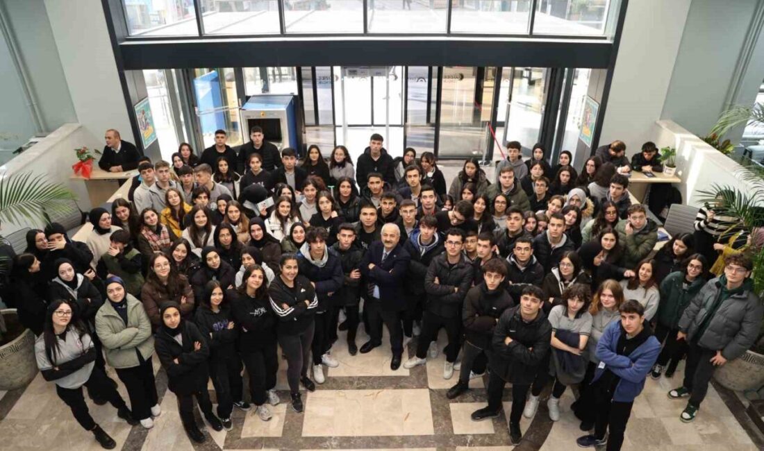 Gebze Belediyesi, ilk kez üniversiteye gidecek gençlere 10 bin TL