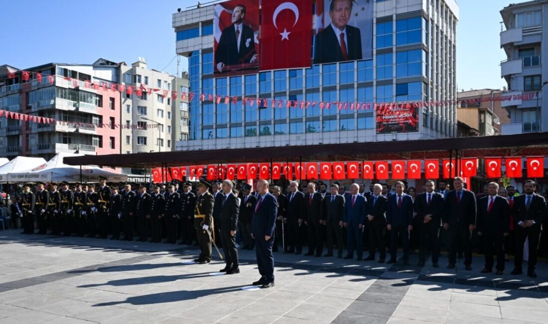 Uşak’ta 30 Ağustos Zafer Bayramı, düzenlenen çeşitli etkinliklerinde coşkuyla kutlandı.