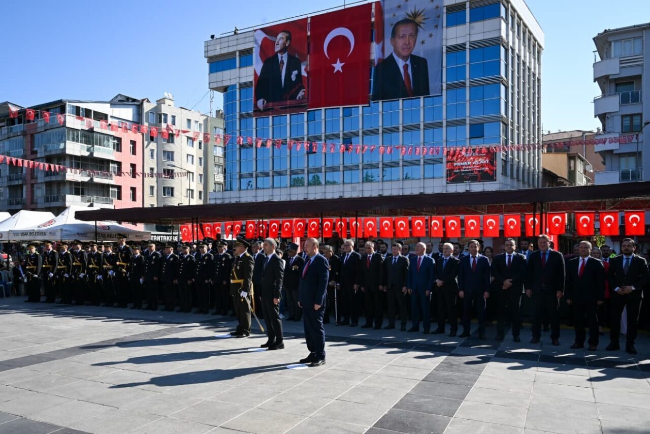 Uşak’ta 30 Ağustos Zafer Bayramı, düzenlenen çeşitli etkinliklerinde coşkuyla kutlandı.