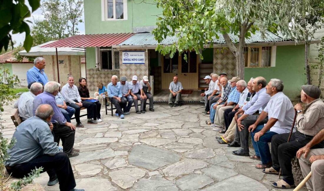 Uşak İl Tarım ve Orman Müdürlüğü’nce, çiftçilerle bir araya gelerek