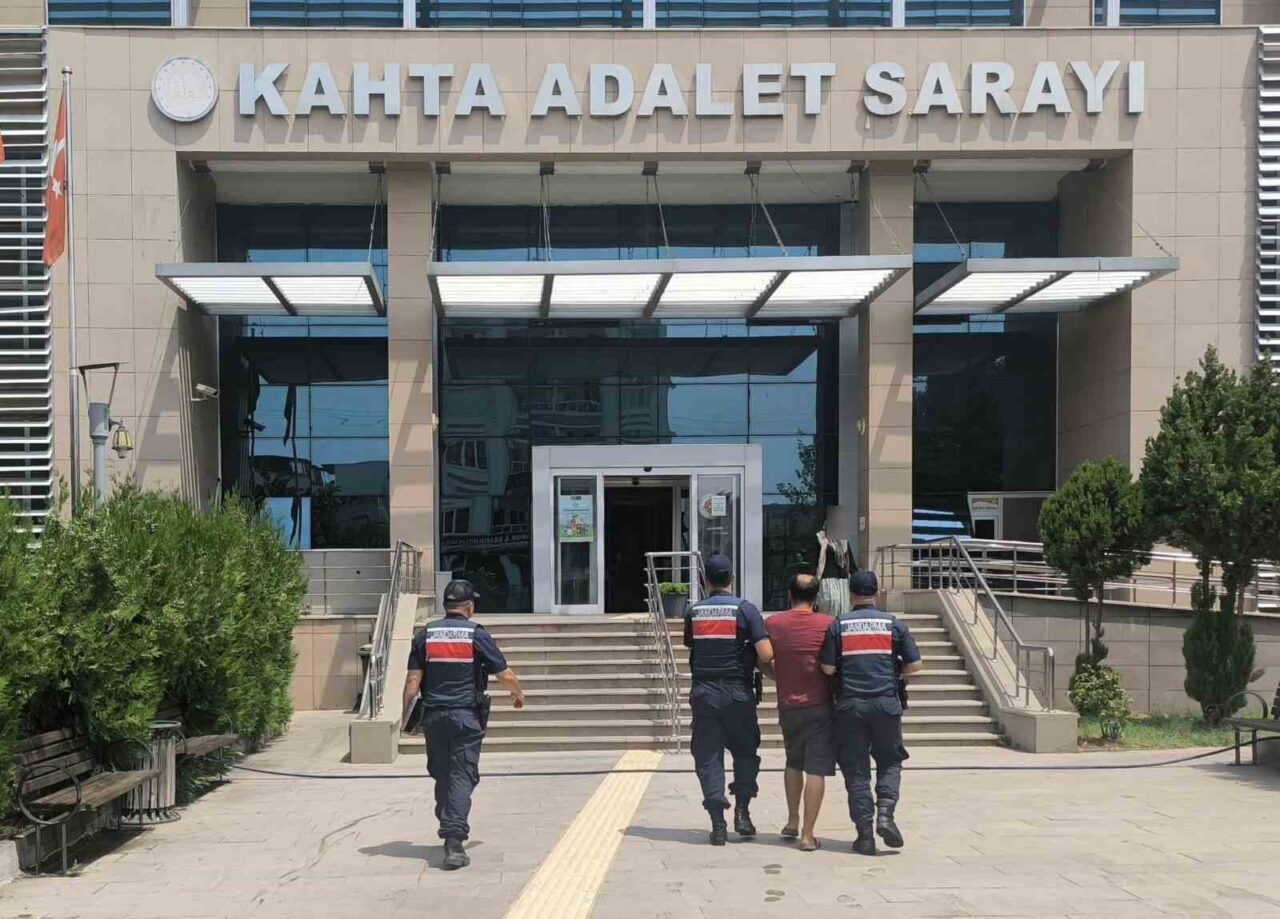 Adıyaman İl Jandarma Komutanlığı ekiplerince yapılan uyuşturucu operasyonunda 21 kilo