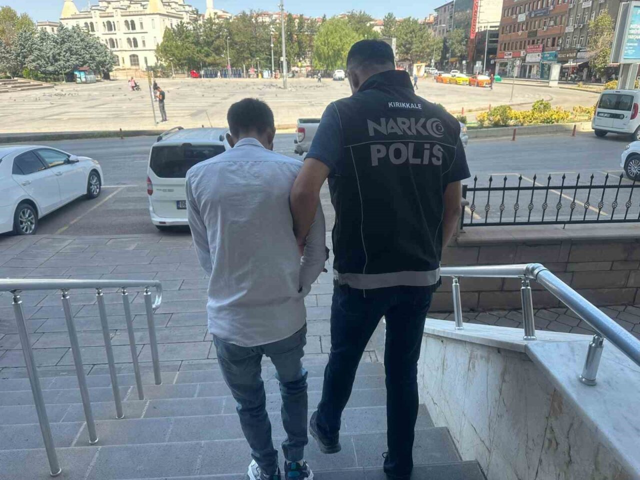 Kırıkkale’de polis ekiplerince düzenlenen operasyonlarda, çeşitli suçlardan haklarında kesinleşmiş hapis