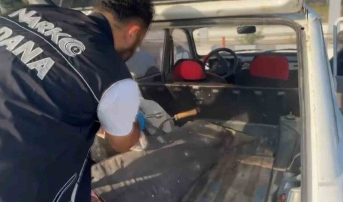 Adana’da narkotik polislerinin arama yaptığı bir otomobilin stepne yerinde 3