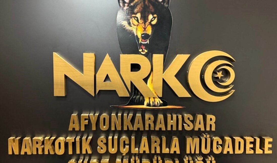 Afyonkarahisar’da polis tarafından gerçekleştirilen operasyonda uyuşturucu maddelerle yakalanan iki şahıs