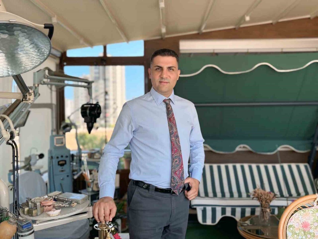 Uzman Diş Hekimi ve Ağız Diş Çene Cerrahı Prof. Dr.