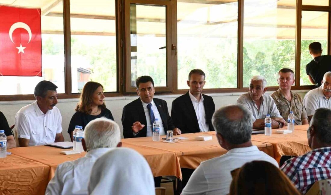 Tunceli Valisi Şefik Aygöl, vatandaşlarla köy kahvesinde bir araya geldi.