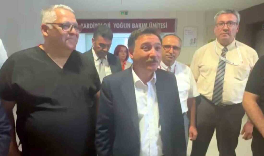 Anjiyo olan Kayseri Büyükşehir Belediye Başkanı Memduh Büyükkılıç’ı hastanede ziyaret