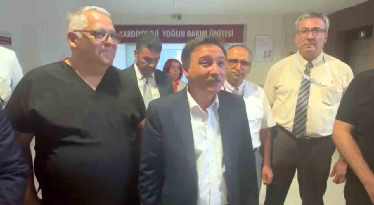 Anjiyo olan Kayseri Büyükşehir Belediye Başkanı Memduh Büyükkılıç’ı hastanede ziyaret