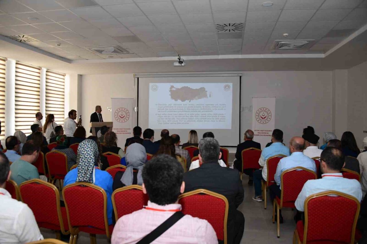 Kastamonu’da düzenlenen 1. Aile Çalıştayı’nda konuşan Vali Meftun Dallı, “Onlara