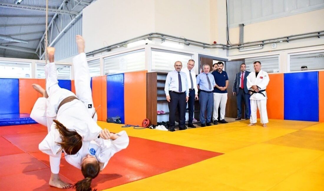 Balıkesir Valisi İsmail Ustaoğlu, “Yaza Hareketli Giriyoruz” projesi kapsamında düzenlenen