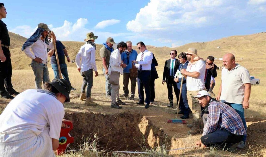 Bitlis Valisi Ahmet Karakaya, Çanakkale’den gelen bir taburun şehit edildiği