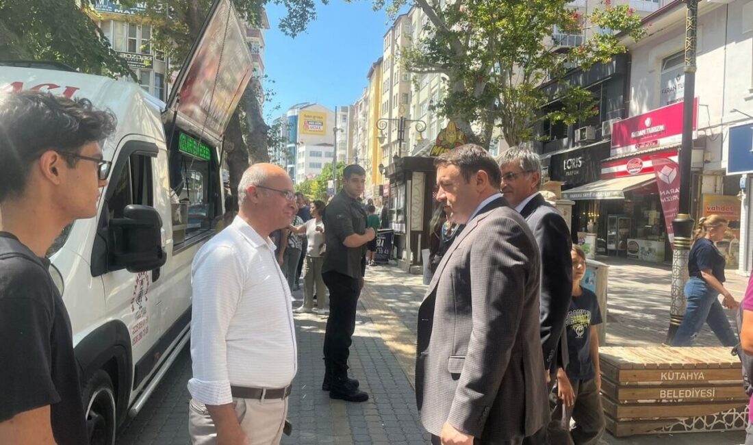 Kütahya Valisi Musa Işın, Sevgi Yolu’nda esnaf ve vatandaşlarla bir