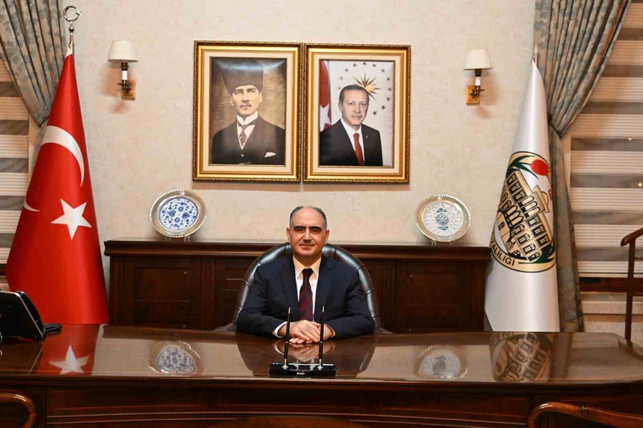 Manisa Valisi Vahdettin Özkan, 30 Ağustos Zafer Bayramı dolayısıyla bir