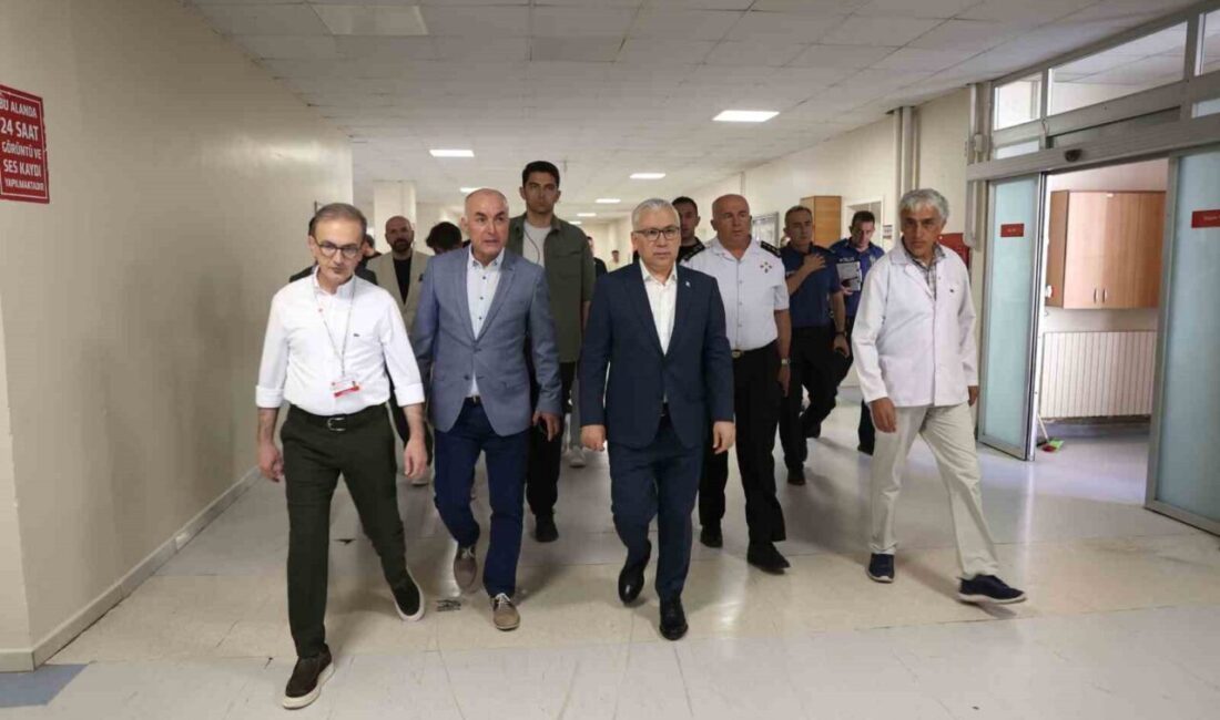 Sivas Valisi Yılmaz Şimşek, kazaların ardından Sivas Numune Hastanesi ve