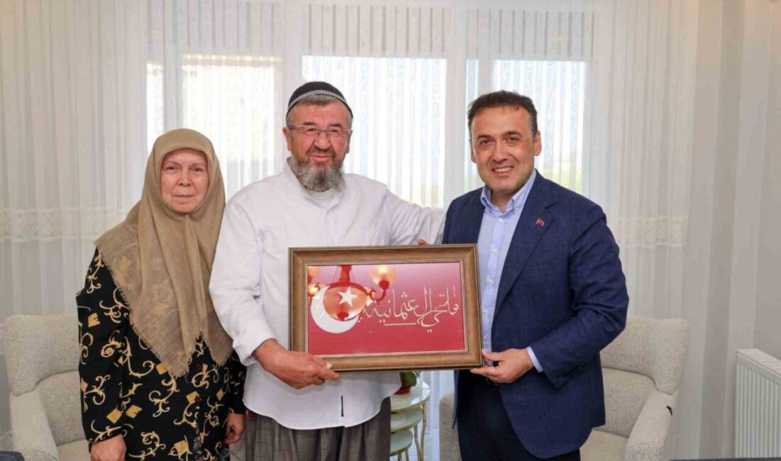 Bilecik Valisi Faik Oktay Sözer, Söğüt ilçesinde yaşayan Gazi Mehmet