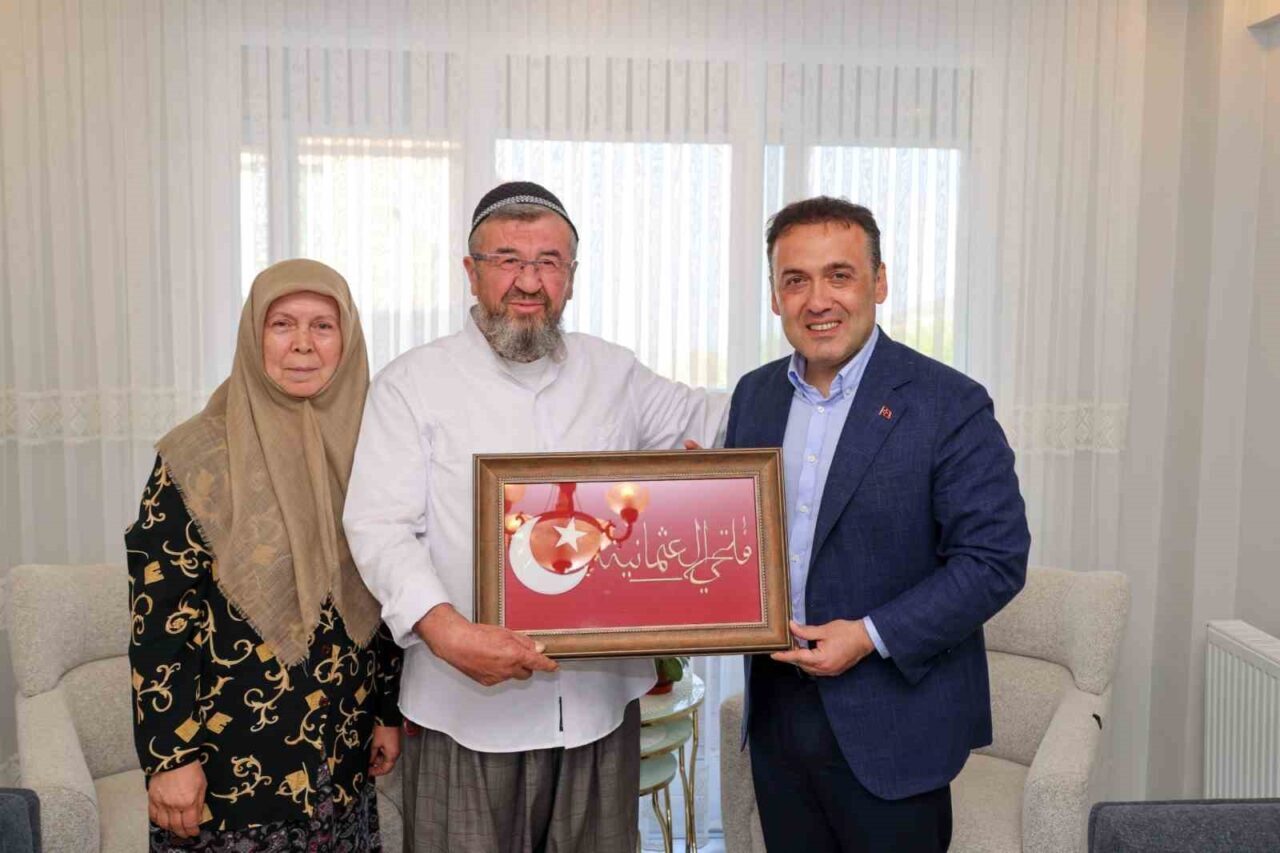 Bilecik Valisi Faik Oktay Sözer, Söğüt ilçesinde yaşayan Gazi Mehmet