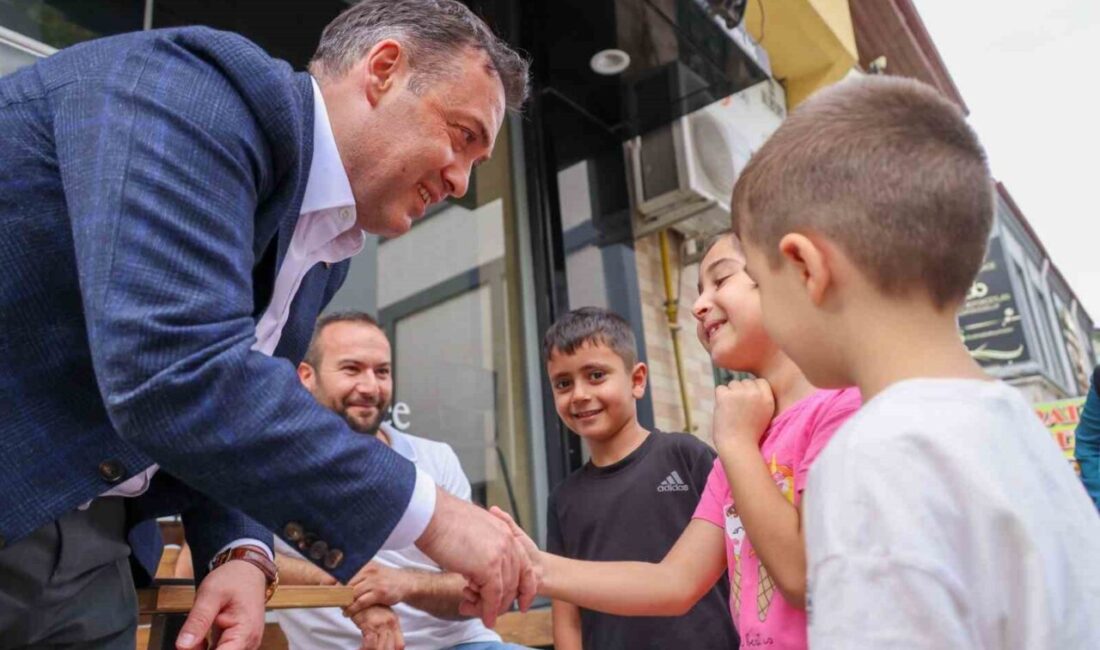 Bilecik Valisi Faik Oktay Sözer, çarşı esnafını ziyaret ederek vatandaşlarla