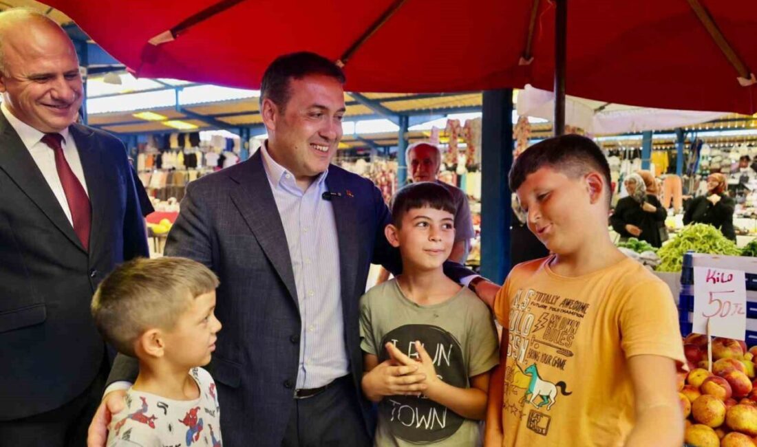 Bilecik Valisi Faik Oktay Sözer, Osmaneli ilçesinde halk pazarının yanı