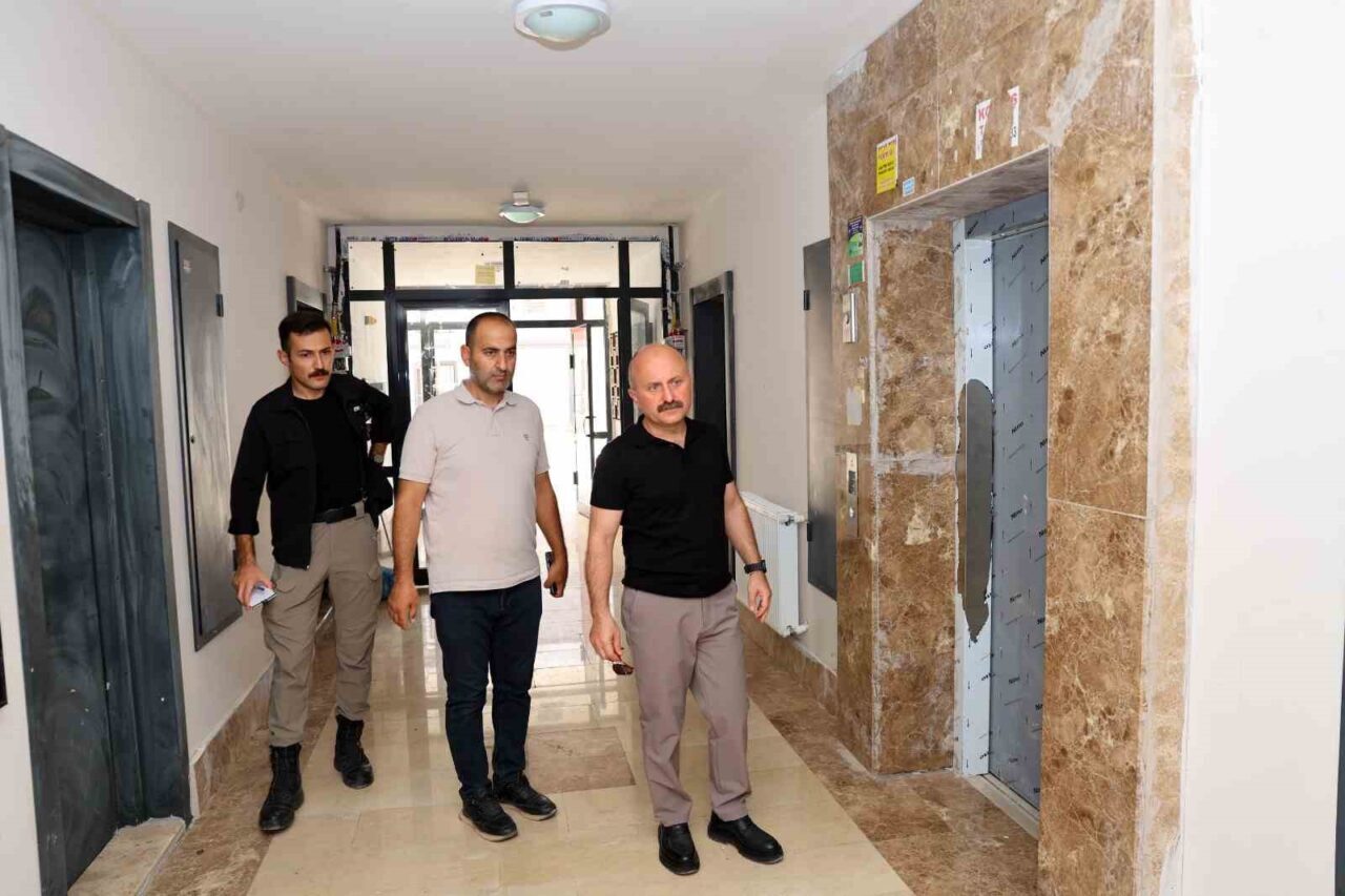 Adıyaman Valisi Osman Varol, depremzedeler için devlet tarafından inşa edilen