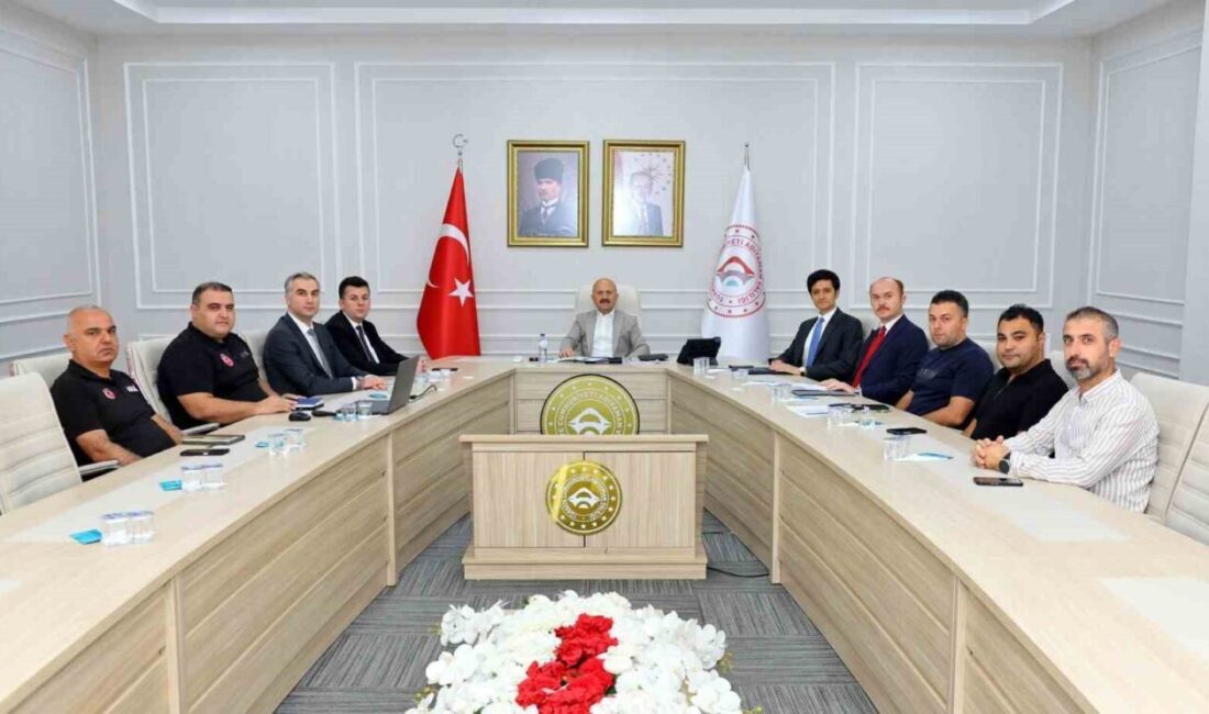 Adıyaman Valisi Osman Varol’un başkanlığında düzenlenen Vali Yardımcıları Değerlendirme Toplantısı,