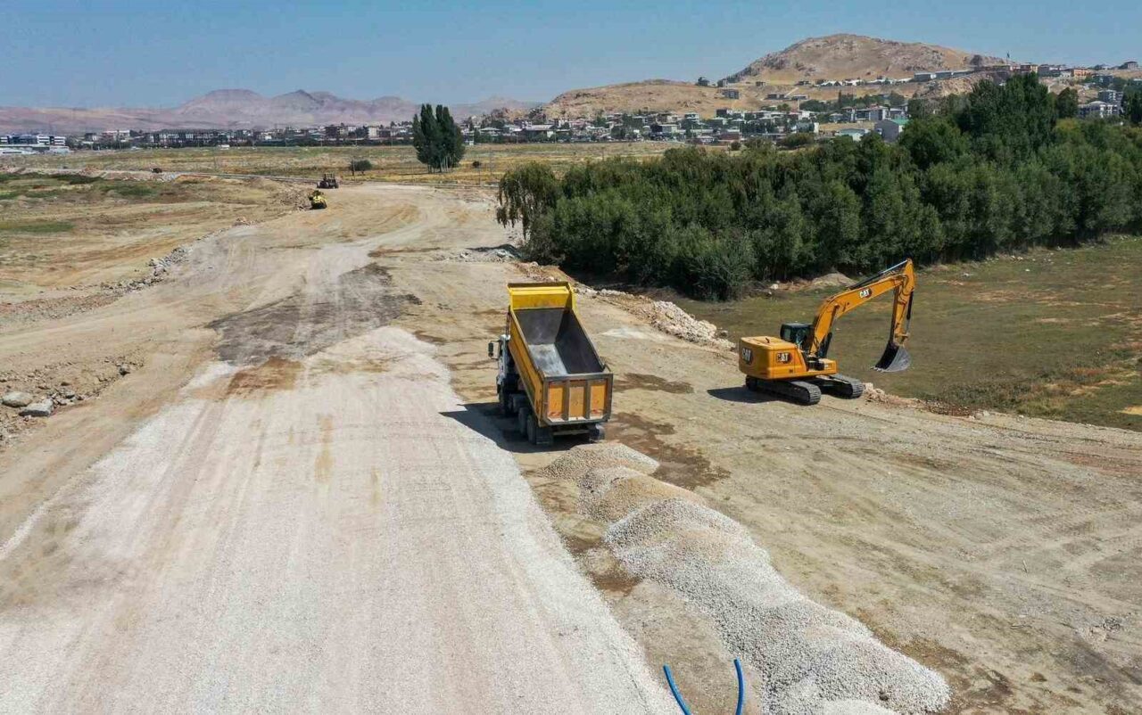Van Büyükşehir Belediyesi’nin prestij projelerinden biri olan Van Gölü Sahil