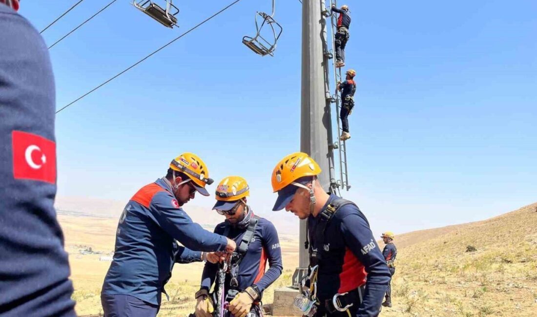 Van’ın Gevaş ilçesindeki Abalı Kayak Merkezi’nde düzenlenen eğitimlerde AFAD ekipleri,
