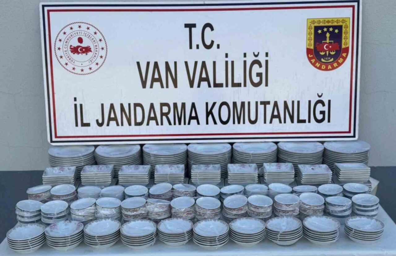 Van’da jandarma ekipleri tarafından yapılan çalışmalarda kaçak bin 641 adet