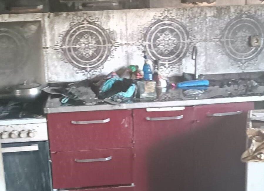 Van’ın İpekyolu ilçesinde bir evde meydana gelen yangın, itfaiye ekipleri