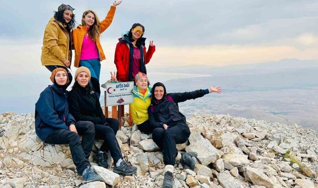 Rota Doğa Sporları Kulübü üyeleri, Van’ın Gevaş ilçesinde bulunan 3