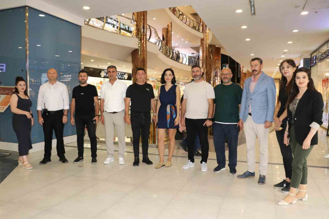 VANmall AVM Yönetim Kurulu Üyesi Orhan Özdek, alışveriş merkezinin açılmasından