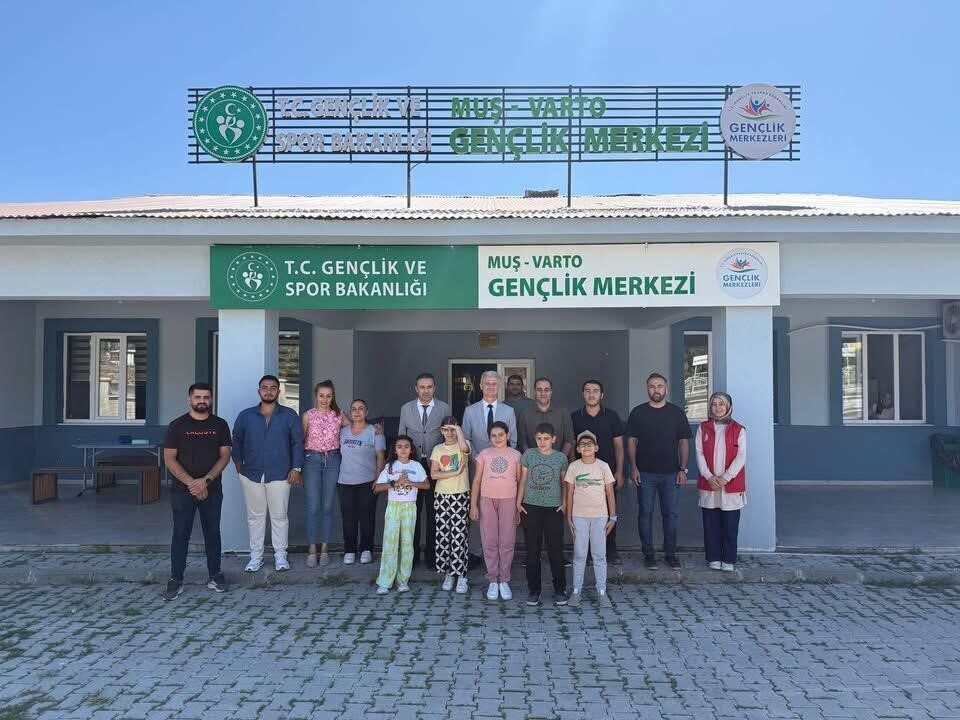 Muş Gençlik ve Spor İl Müdürü Yusuf Kılıç, Varto’da tesisleri
