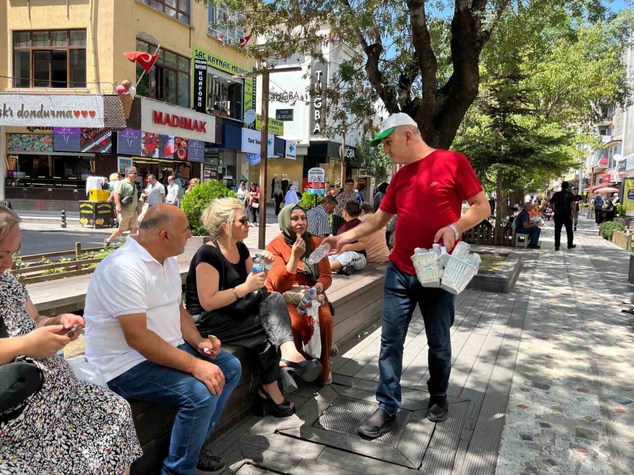 ESKİŞEHİR(İHA) – Hayır yapmak isteyen vatandaşların yaptığı bağışlarla çevresinde her