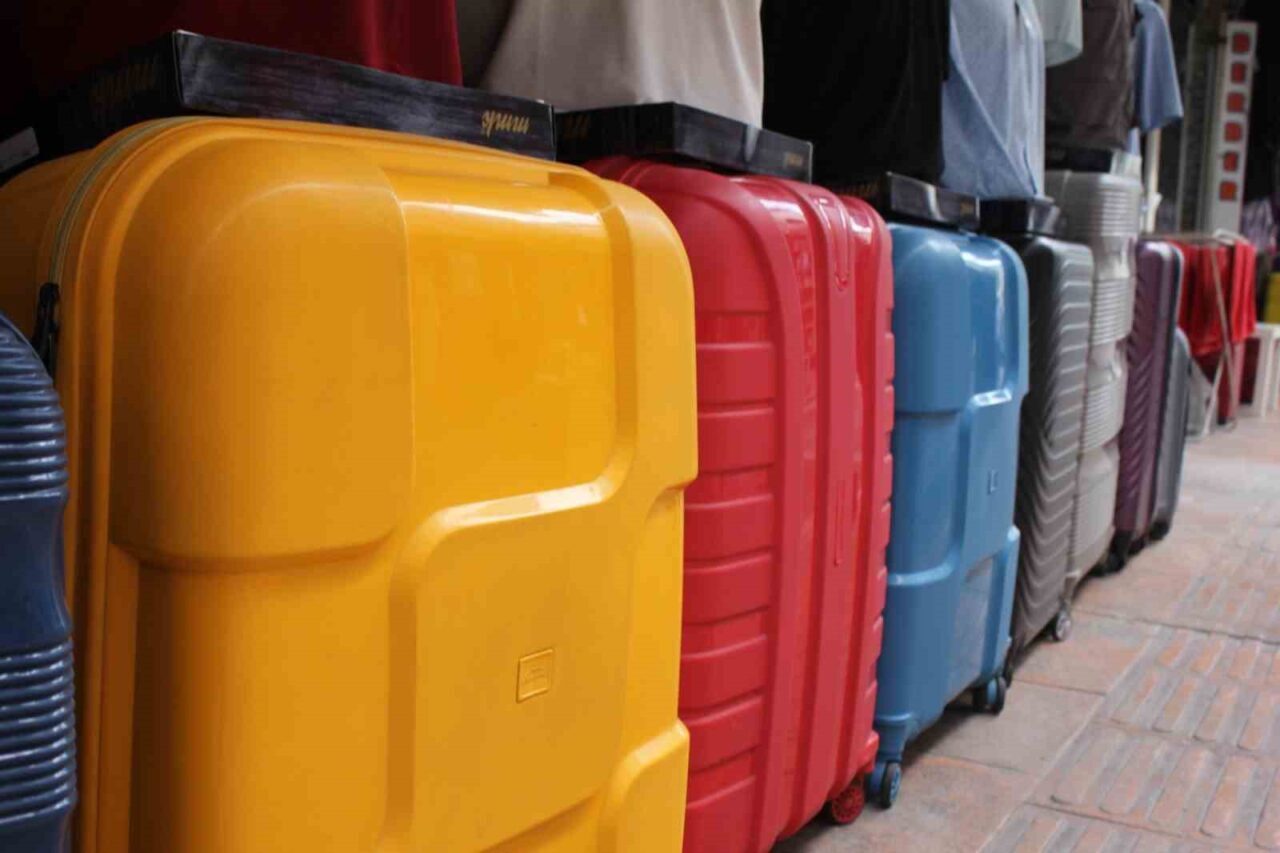 Okulların açılmasına kısa bir süre kala veliler ve öğrenciler kırtasiye