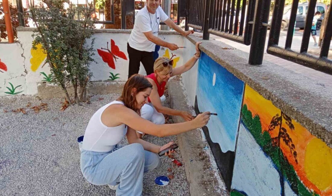 Manisa’nın Yunusemre ilçesindeki Halil Yurtseven İlkokulu, okul yönetimi, öğretmenler, veliler